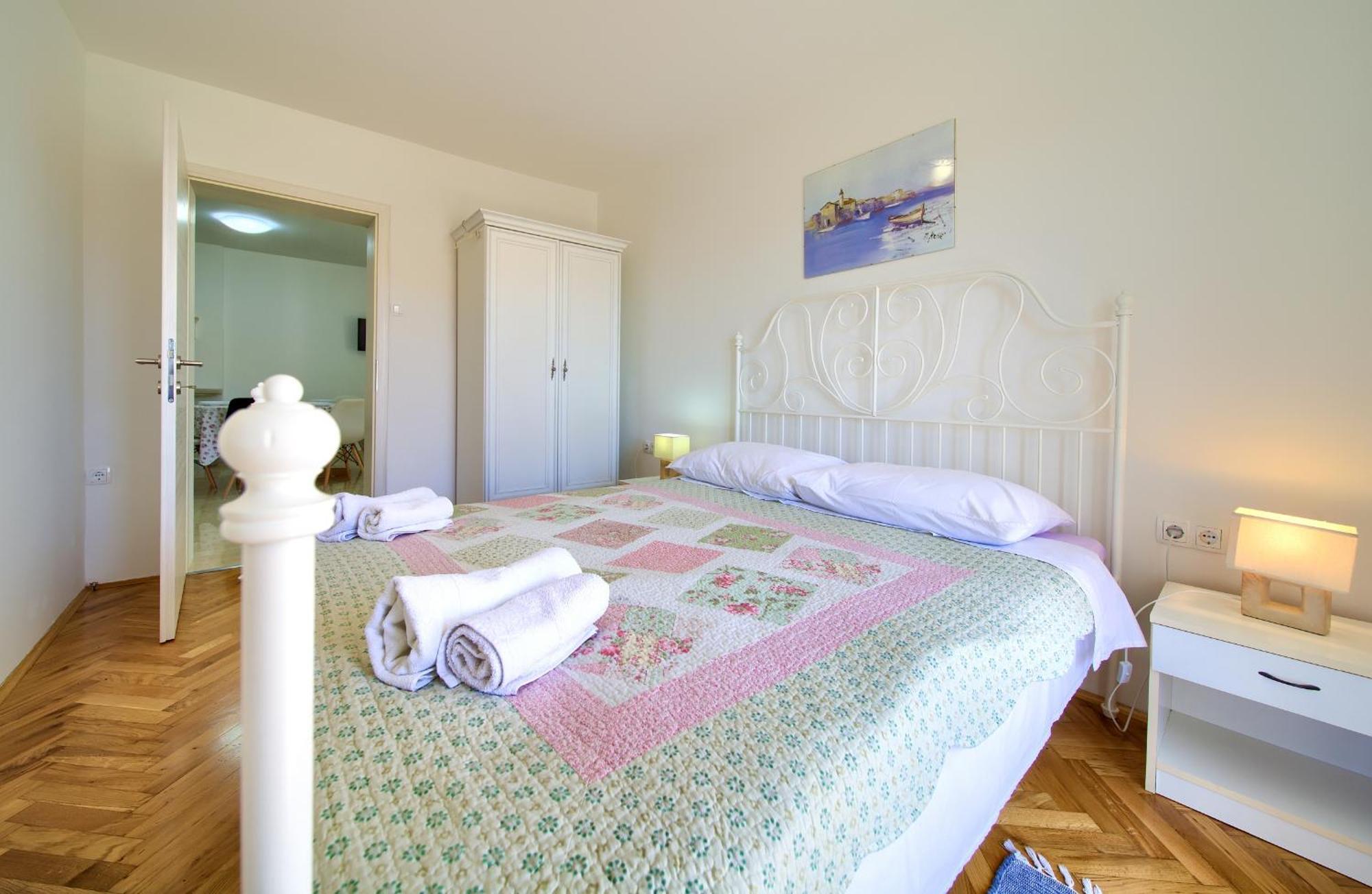 Apartments Rose Krk Town Exterior foto