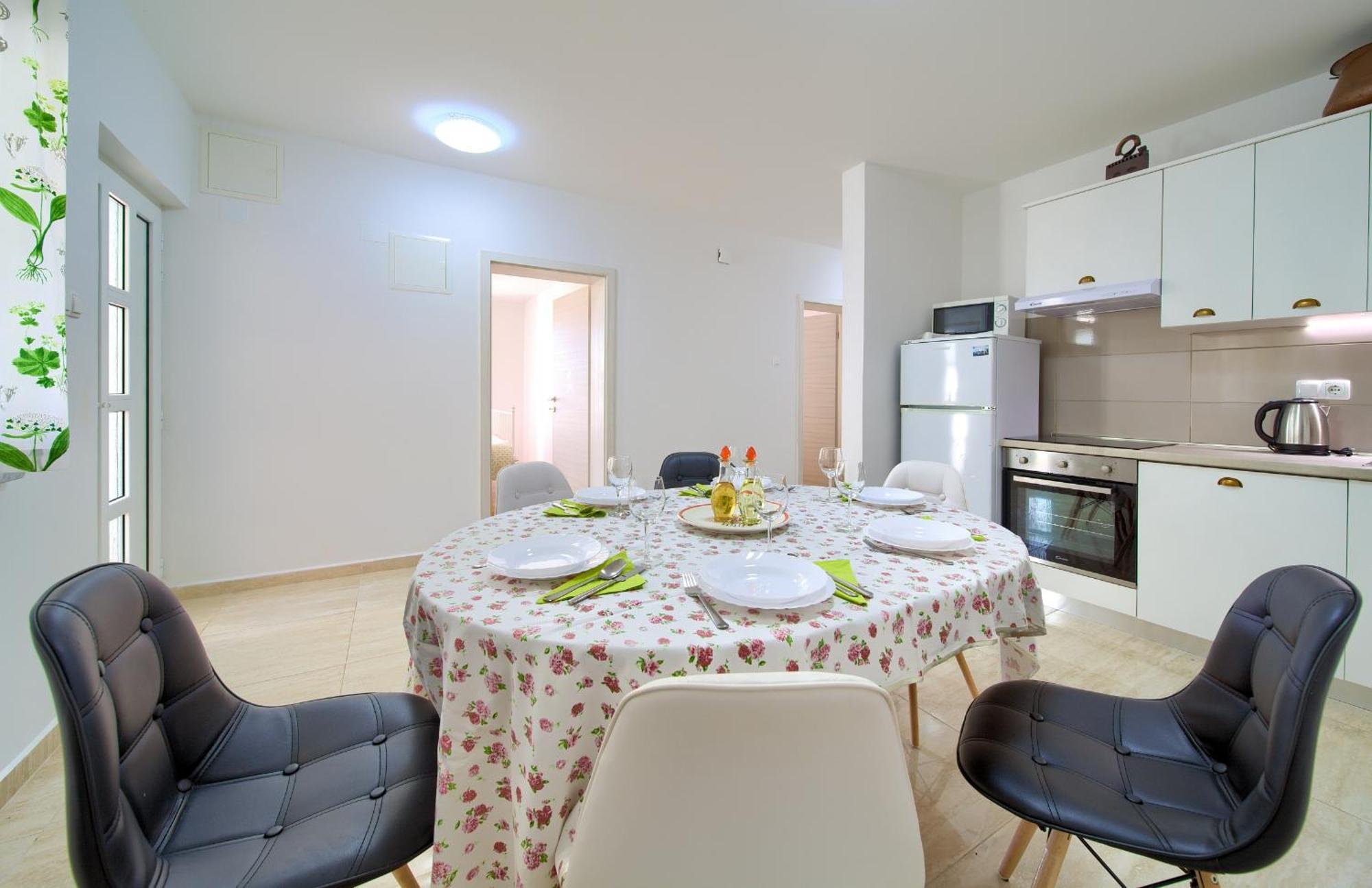 Apartments Rose Krk Town Exterior foto