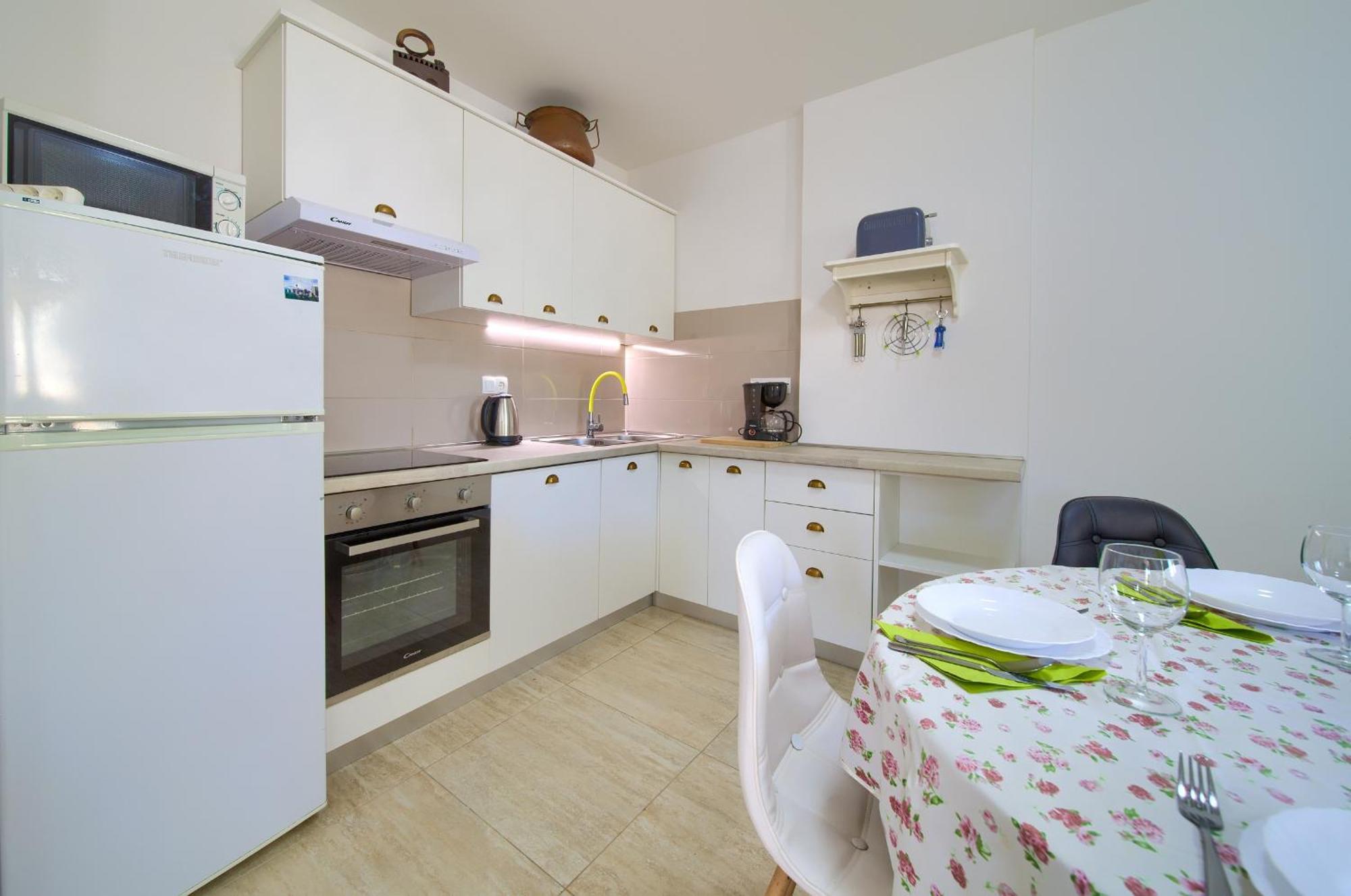 Apartments Rose Krk Town Exterior foto