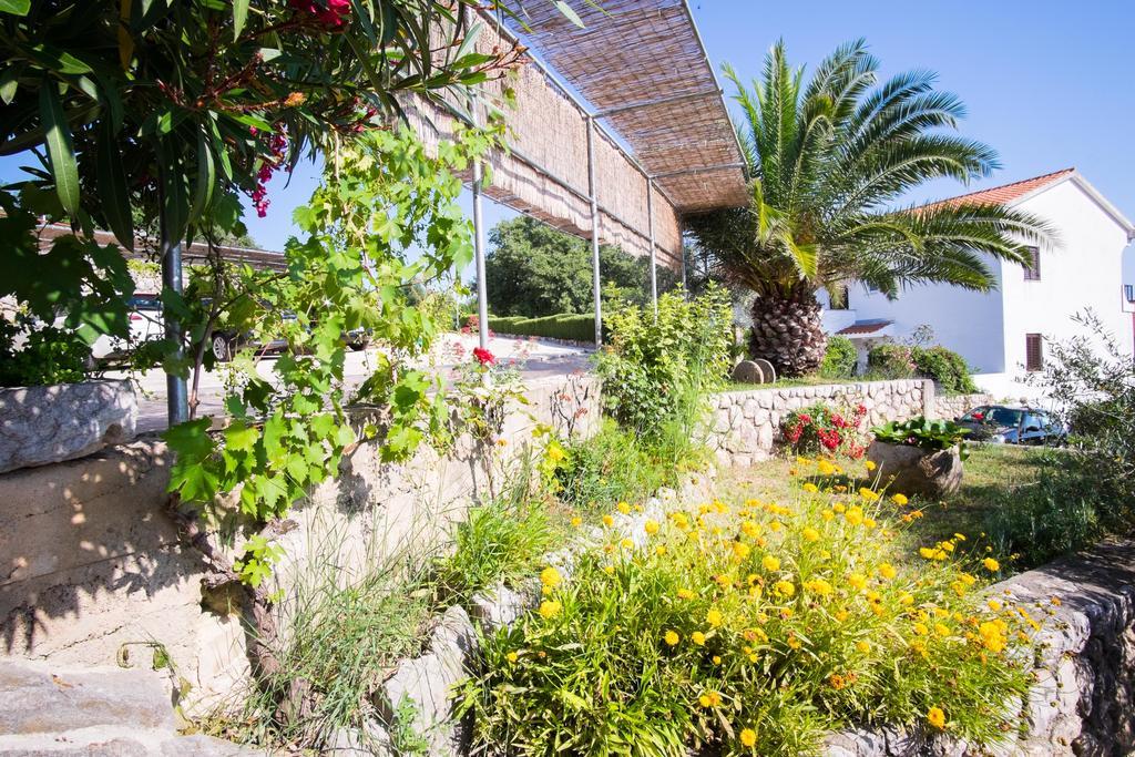 Apartments Rose Krk Town Exterior foto