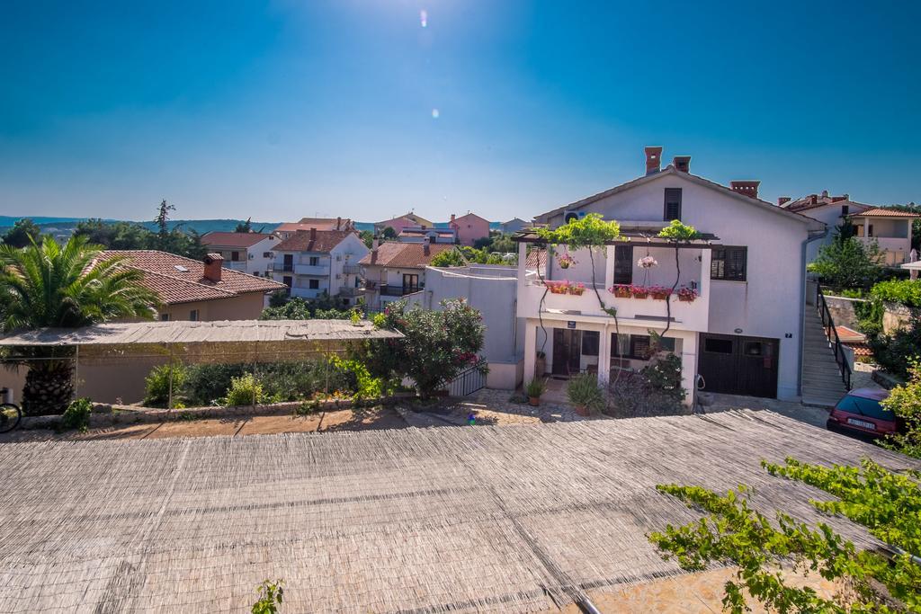 Apartments Rose Krk Town Exterior foto
